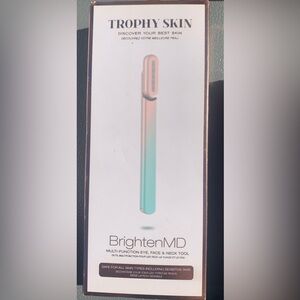Trophy Skin Brighten MD beauty device